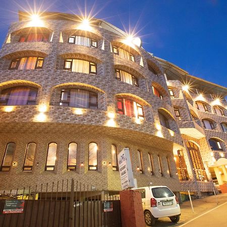 Devi Enterprises - Hotel Khems Ooty Bagian luar foto