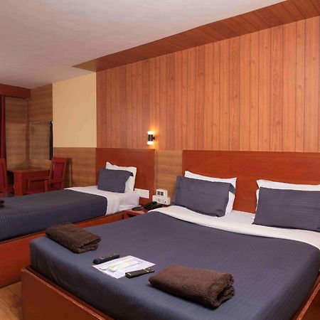 Devi Enterprises - Hotel Khems Ooty Bagian luar foto