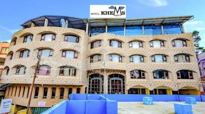 Devi Enterprises - Hotel Khems Ooty Bagian luar foto