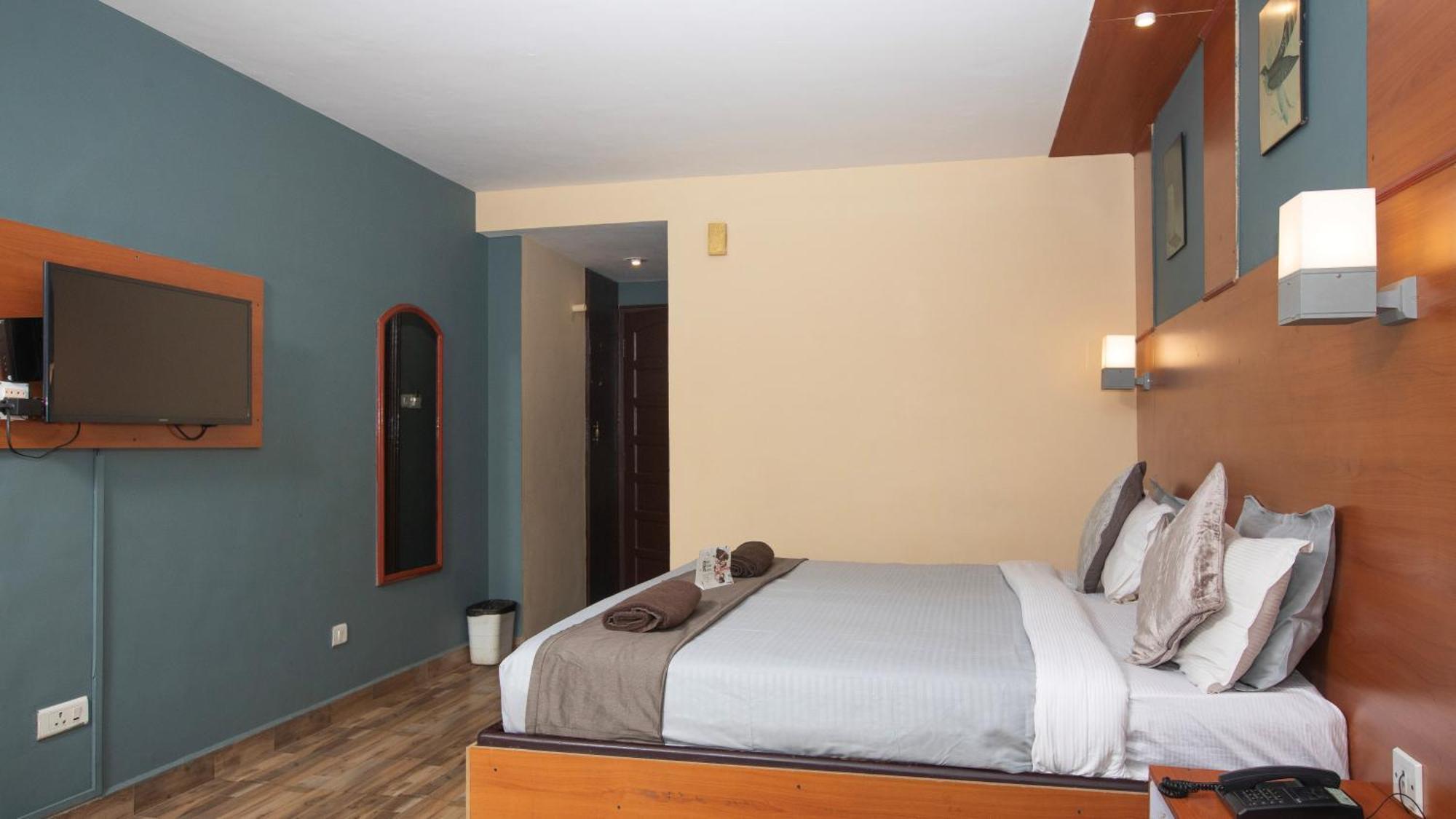 Devi Enterprises - Hotel Khems Ooty Bagian luar foto