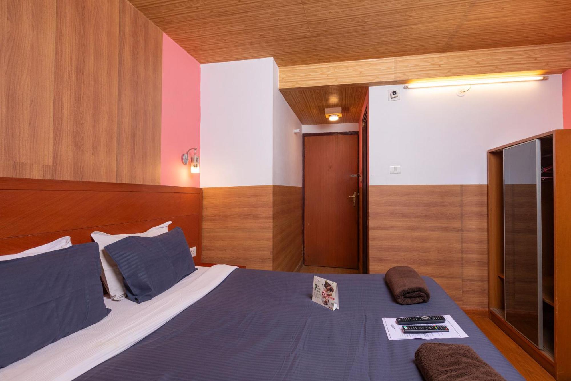Devi Enterprises - Hotel Khems Ooty Bagian luar foto