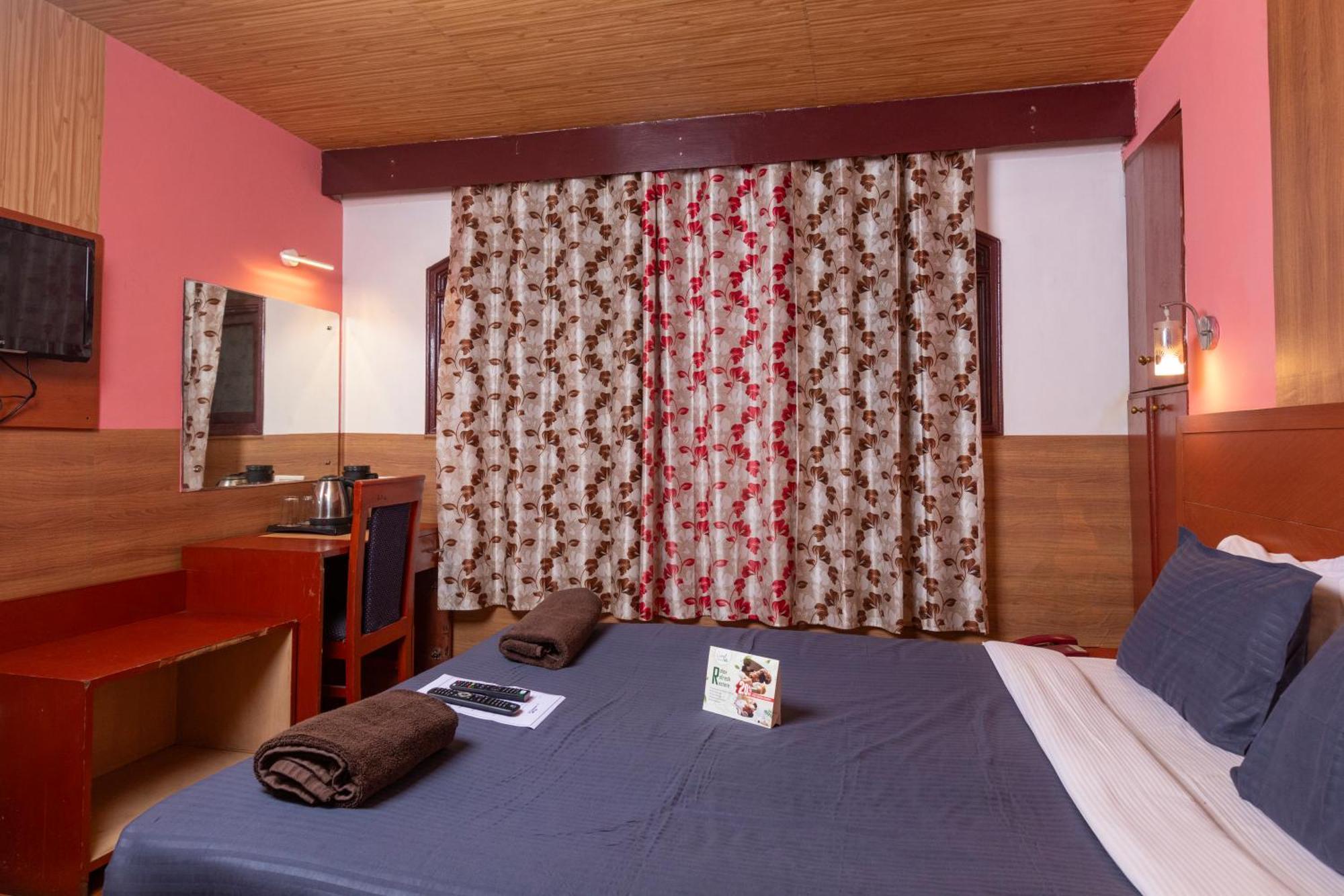 Devi Enterprises - Hotel Khems Ooty Bagian luar foto