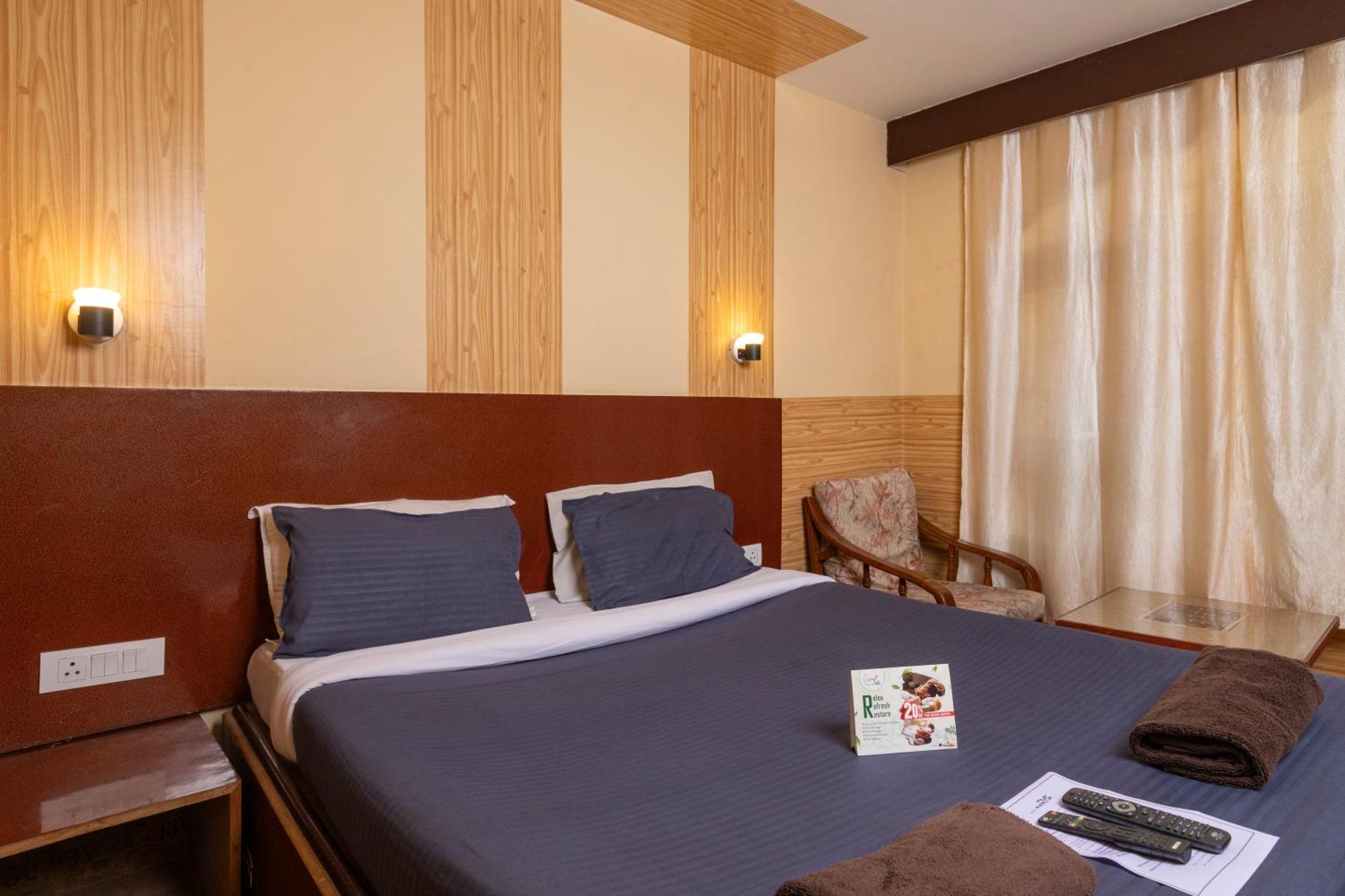 Devi Enterprises - Hotel Khems Ooty Bagian luar foto