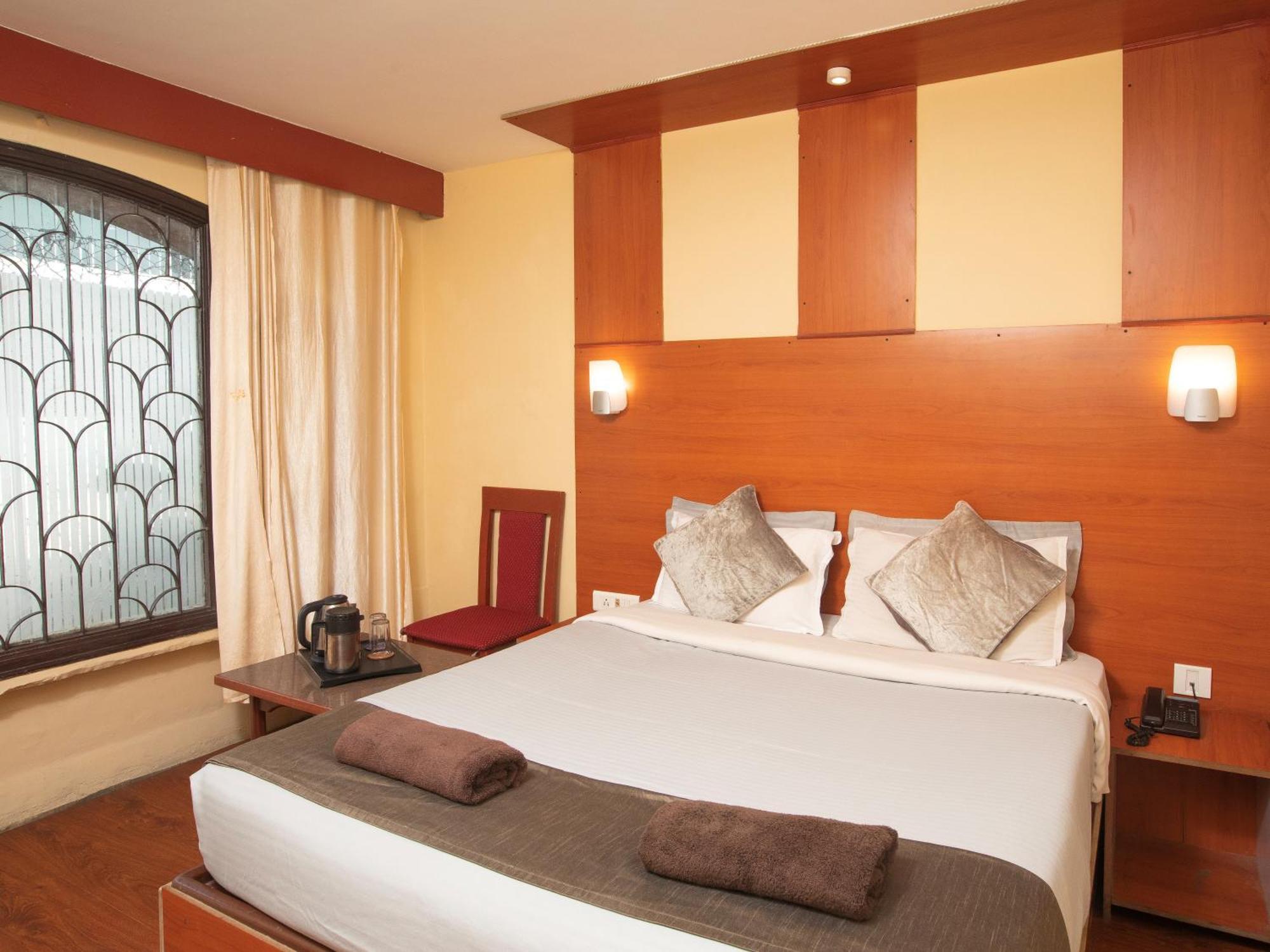 Devi Enterprises - Hotel Khems Ooty Bagian luar foto