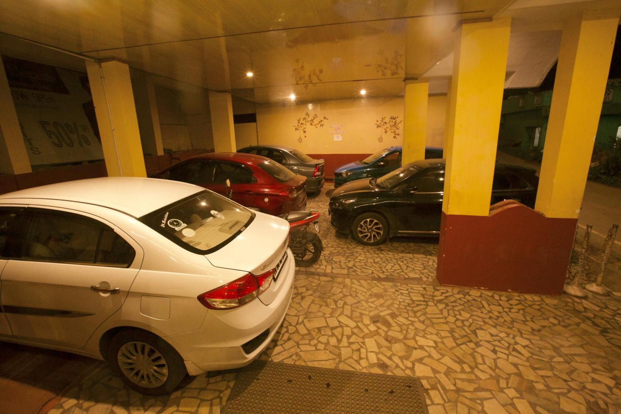Devi Enterprises - Hotel Khems Ooty Bagian luar foto