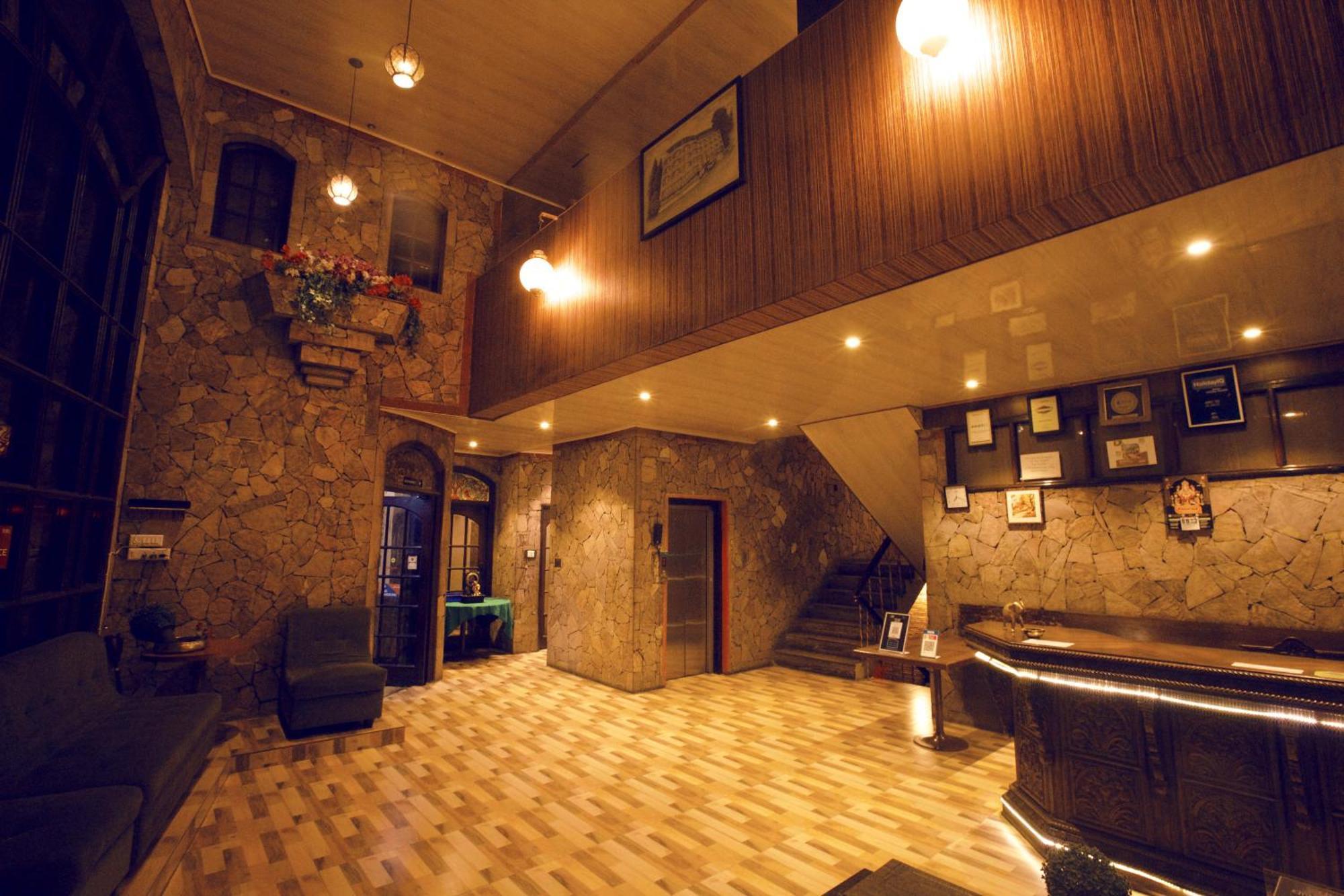 Devi Enterprises - Hotel Khems Ooty Bagian luar foto