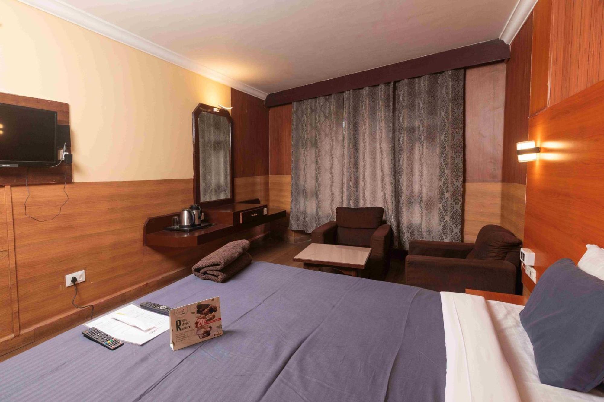 Devi Enterprises - Hotel Khems Ooty Bagian luar foto