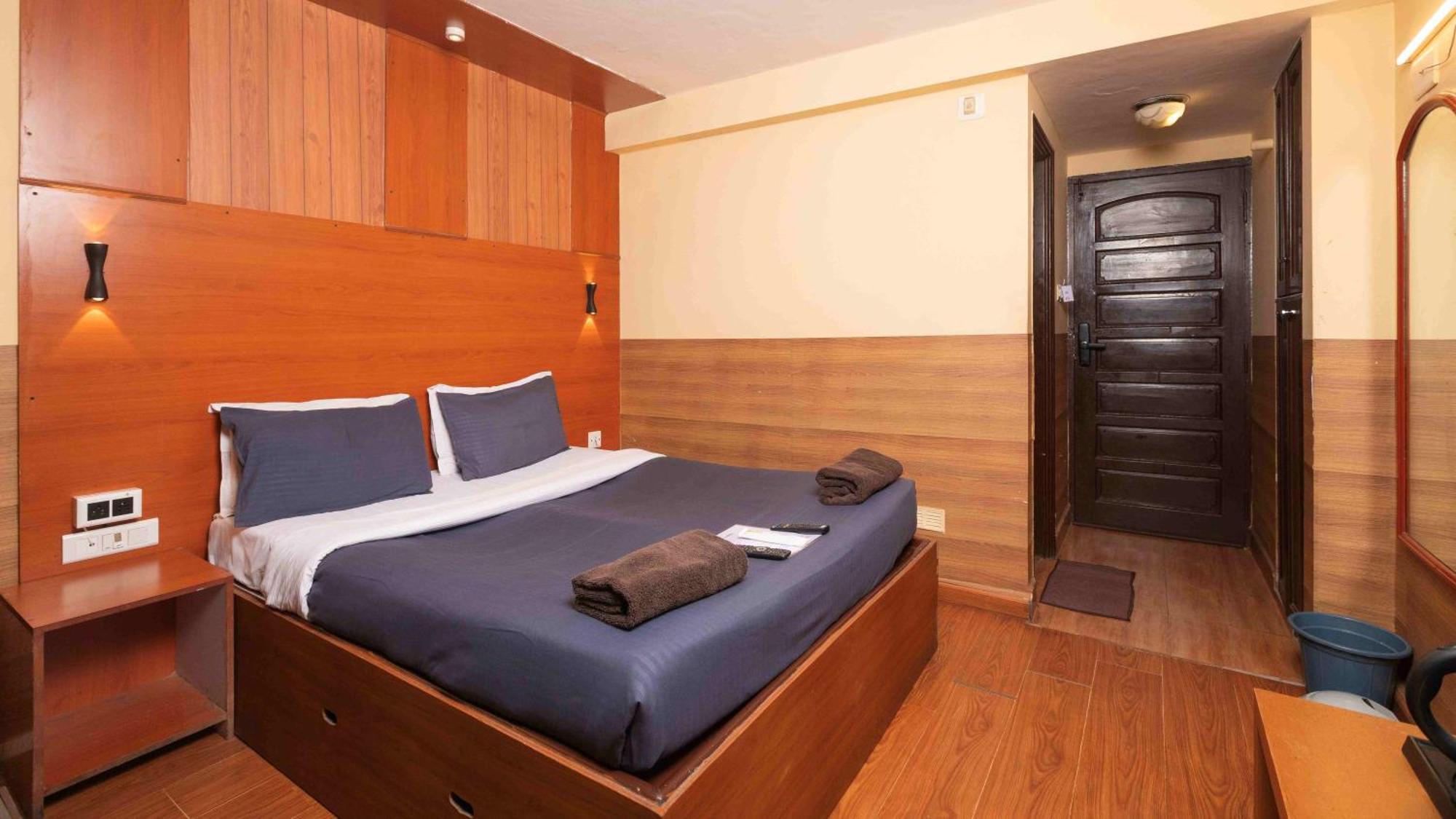 Devi Enterprises - Hotel Khems Ooty Bagian luar foto