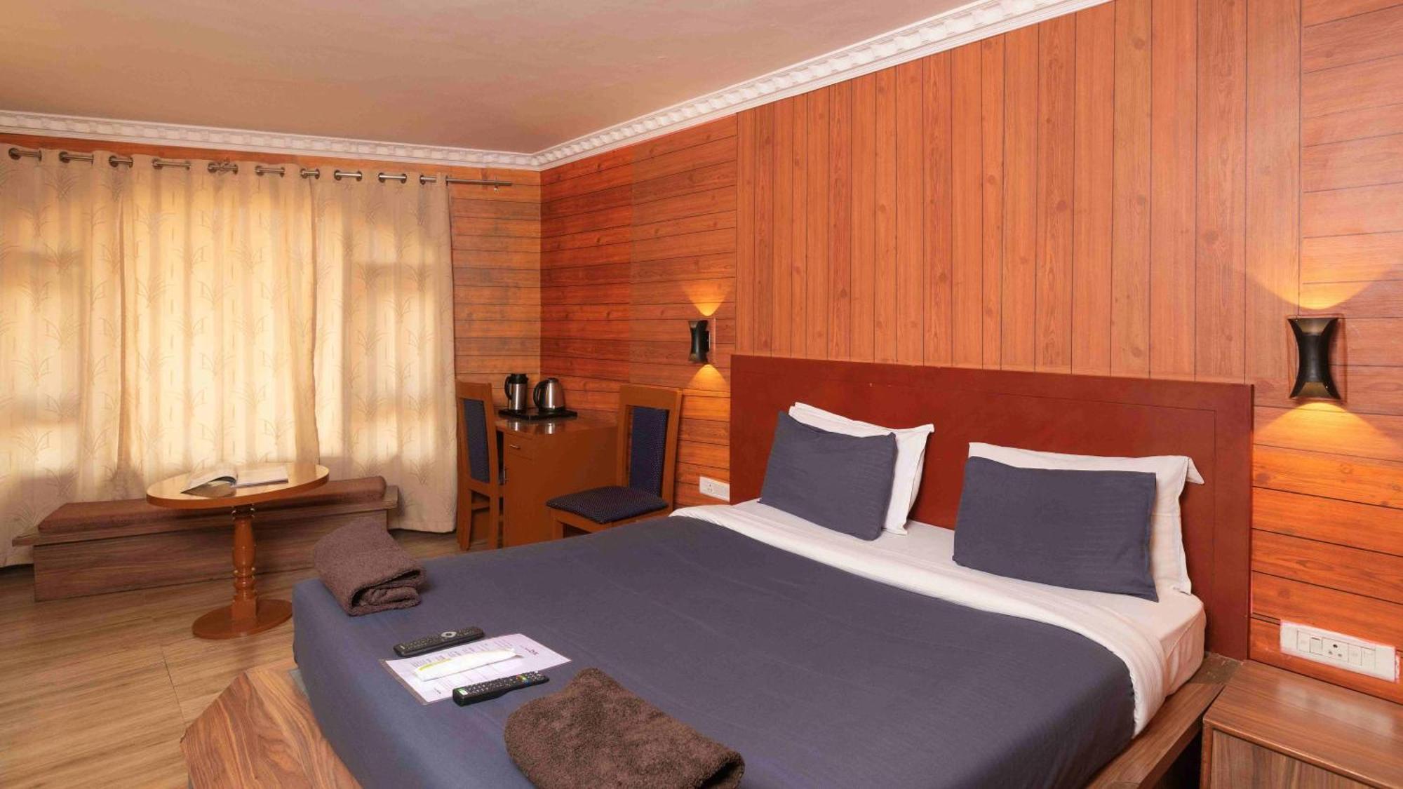 Devi Enterprises - Hotel Khems Ooty Bagian luar foto
