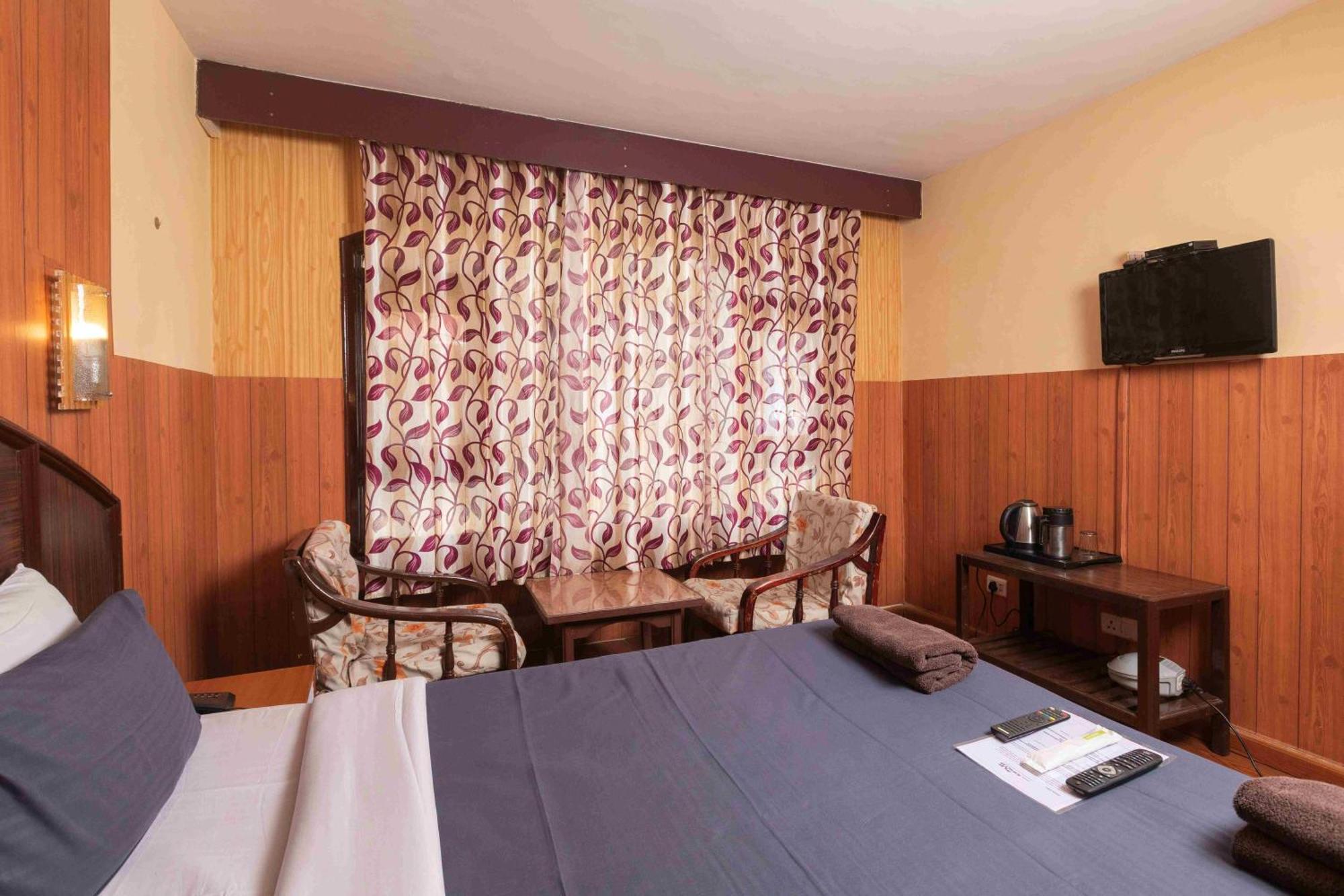 Devi Enterprises - Hotel Khems Ooty Bagian luar foto