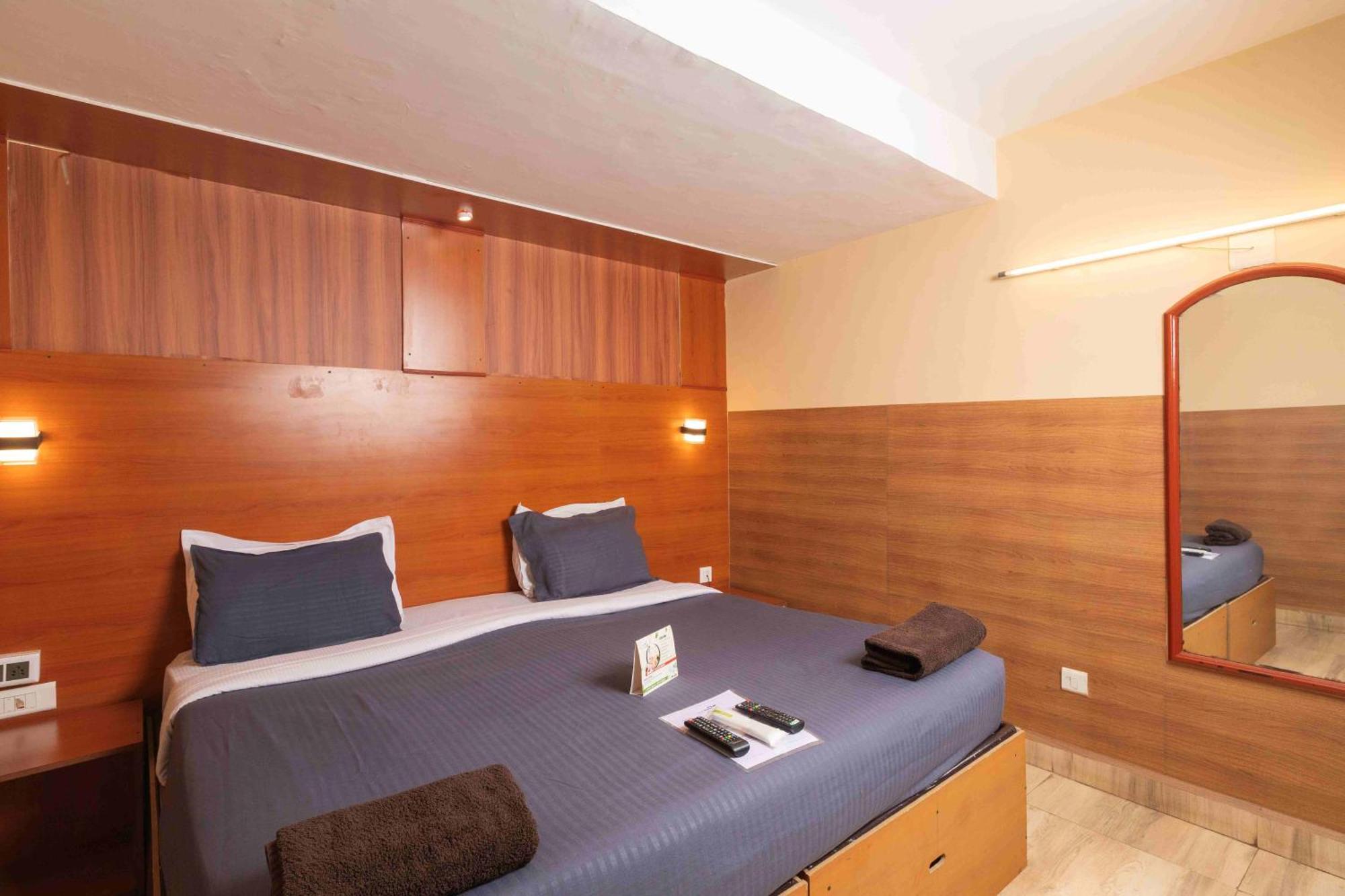 Devi Enterprises - Hotel Khems Ooty Bagian luar foto