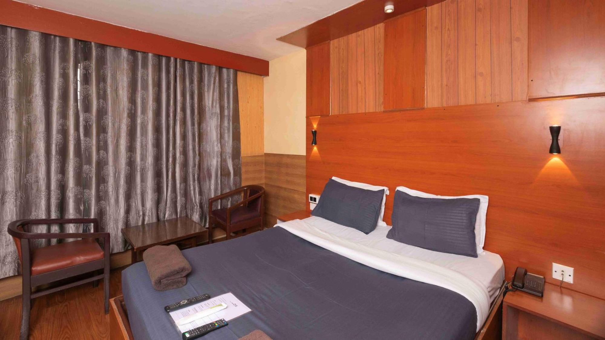 Devi Enterprises - Hotel Khems Ooty Bagian luar foto