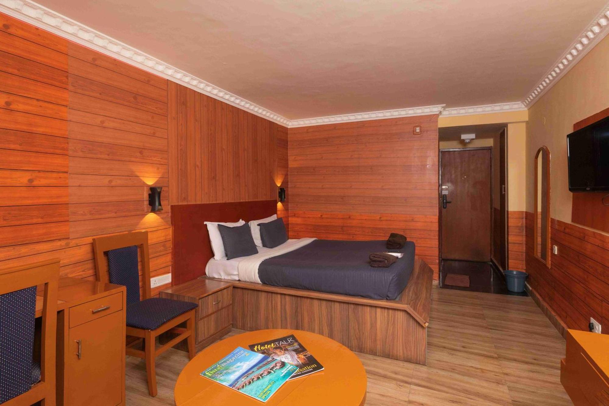 Devi Enterprises - Hotel Khems Ooty Bagian luar foto