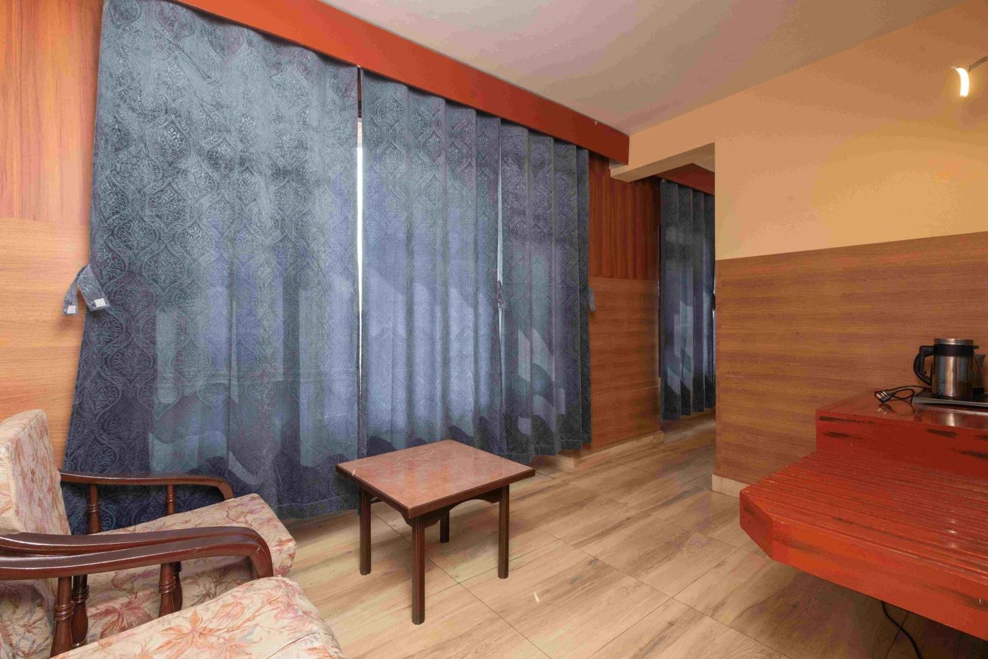 Devi Enterprises - Hotel Khems Ooty Bagian luar foto
