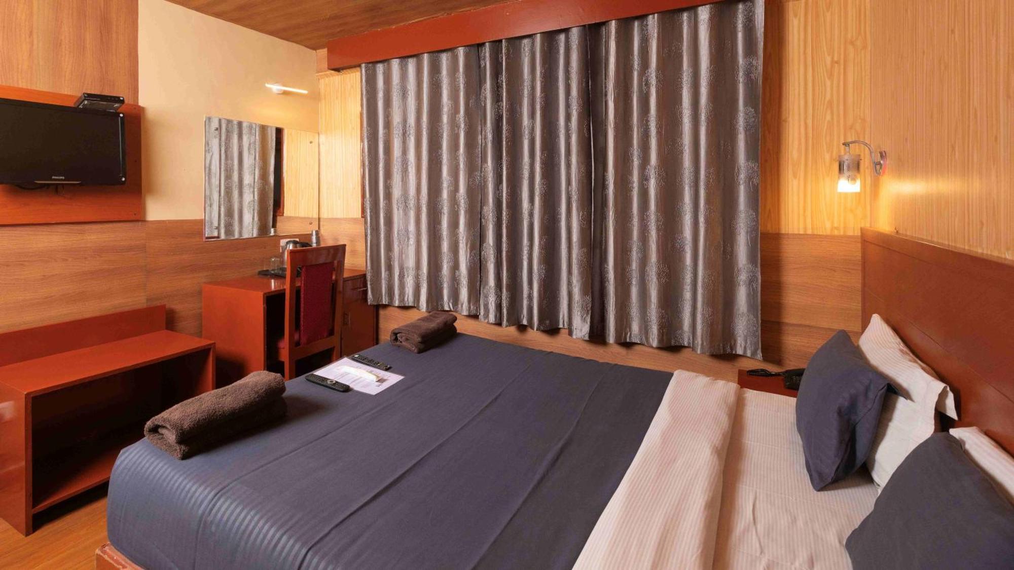 Devi Enterprises - Hotel Khems Ooty Bagian luar foto